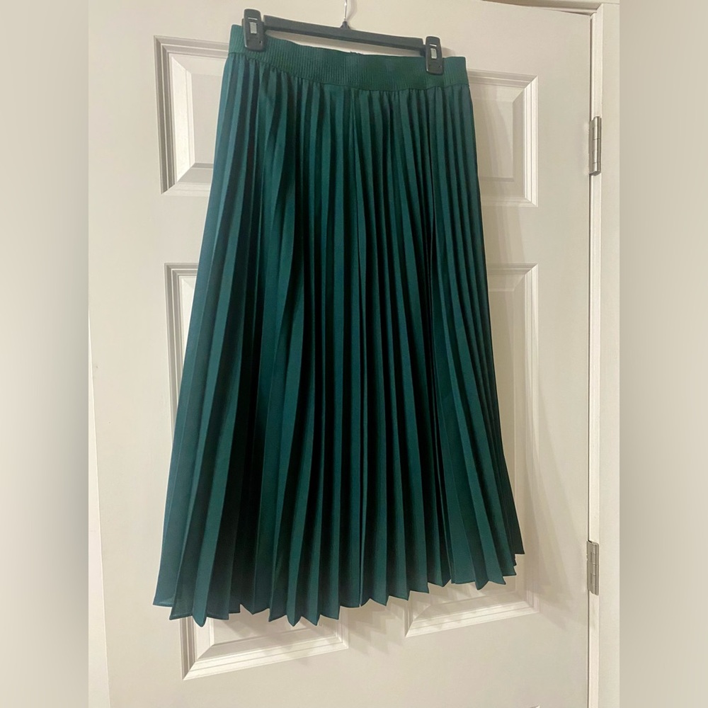 READY TO SHIP! Green pleated midi skirt